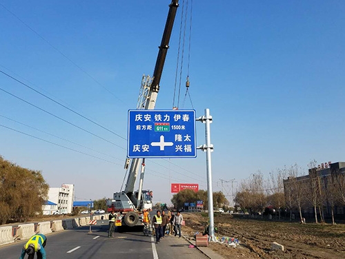 怀化怀化道路护栏网网片该如何进行正确的选购呢？
